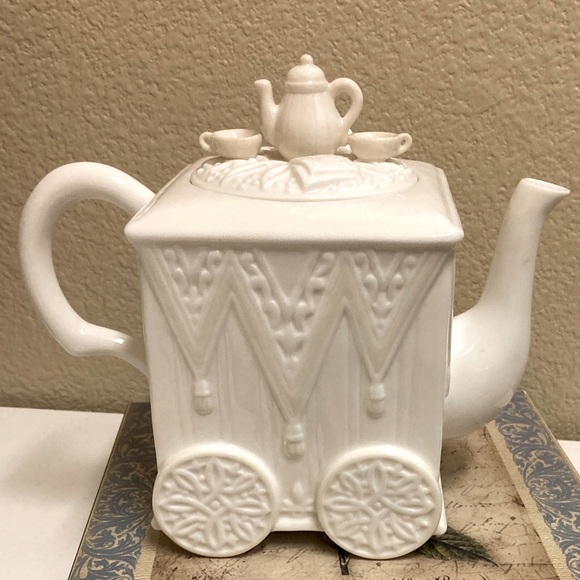 Lenox Teapot - Butlers Pantry - Picture 3 of 10